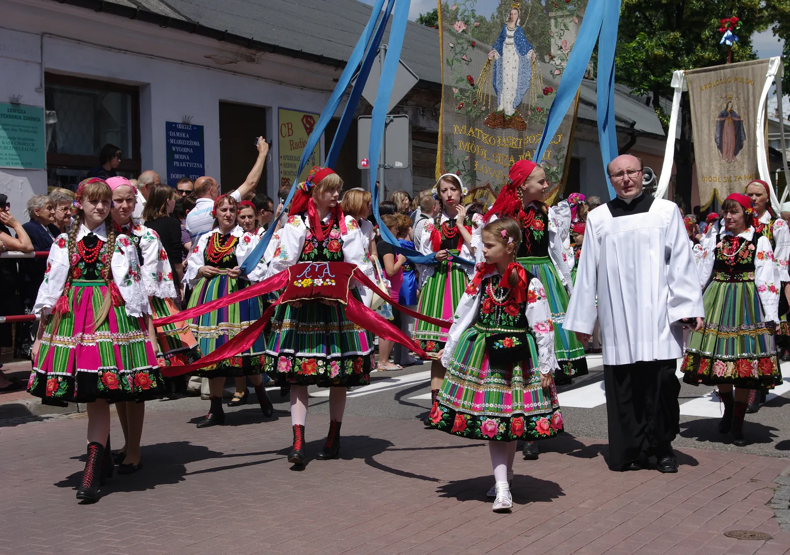 Fiestas patronales en Vila de Cruces: música y procesión