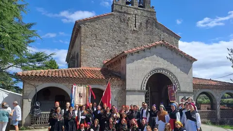 Cenero celebra su fiesta anual con comida campestre y tradición folclórica