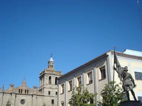 Villanueva de la Serena: 2 euros para nadar 12 horas por el para-kárate