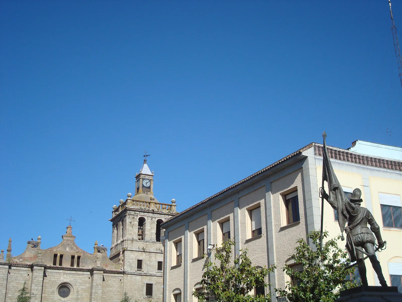 Villanueva de la Serena: 2 euros para nadar 12 horas por el para-kárate
