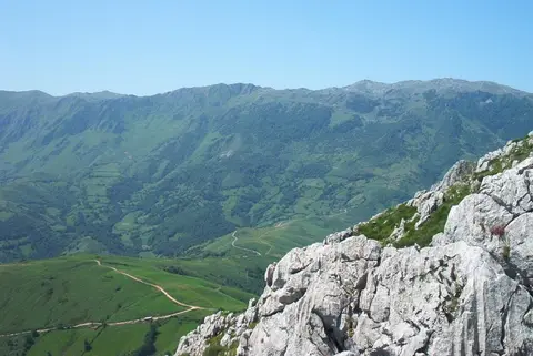 Un restaurante en Asturias cobra 1 euro por el táper y desata una disputa