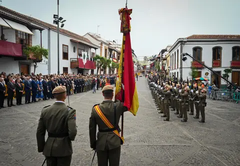 Teror distingue al Regimiento de Infantería ‘Canarias’ nº 50 con la Insignia de Oro