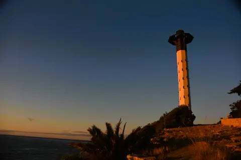 El far de Torredembarra se abre al amanecer con visitas guiadas