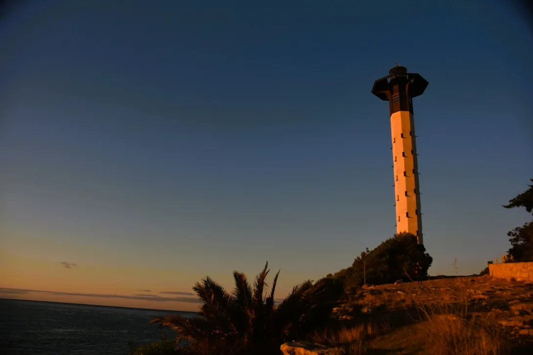El far de Torredembarra se abre al amanecer con visitas guiadas