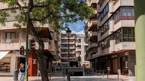 La plaza de los Maestros en Cáceres: más de un tercio de sus locales comerciales cerrados