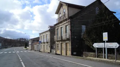 Muere un motorista en un choque con un turismo en Verín